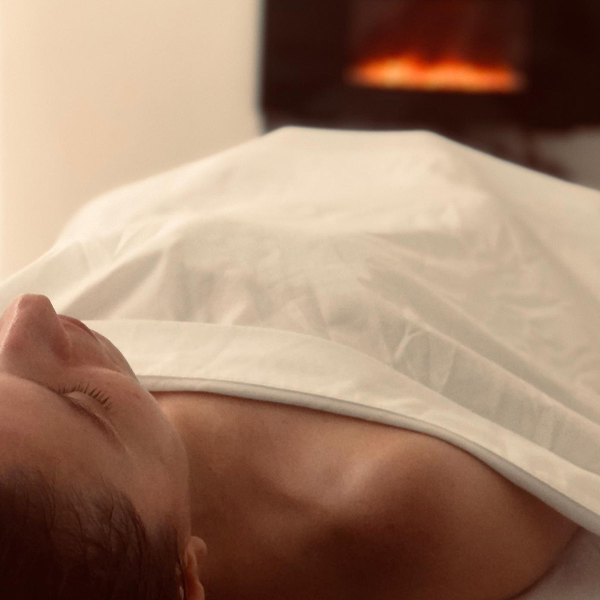 EOS-Instagram-Fireplace